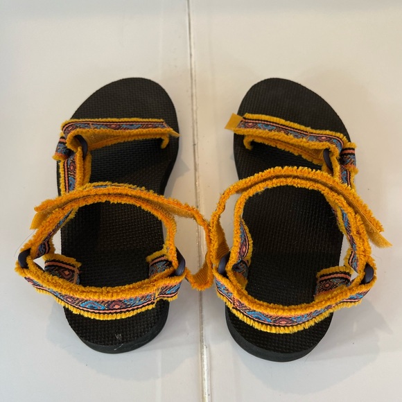 TEVA ORIGINAL UNIVERDAL SANDAL
*only worn once* - Picture 4 of 6